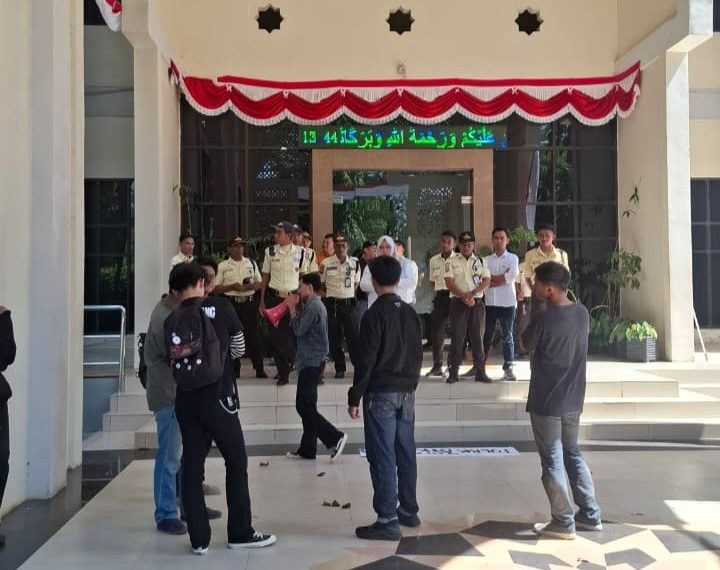 Foto Suasana Aksi Demontrasi Oleh Aliansi Mahasiswa Uinam